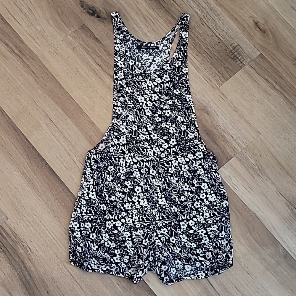 Sweet Rain Floral Romper Black White Floral Small